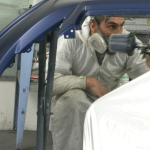 En réalisation de peinture de carrosserie automobile